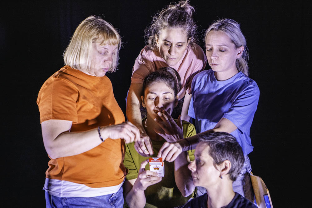 Sretni smo dakle jesmo fotografija iz predstave 10